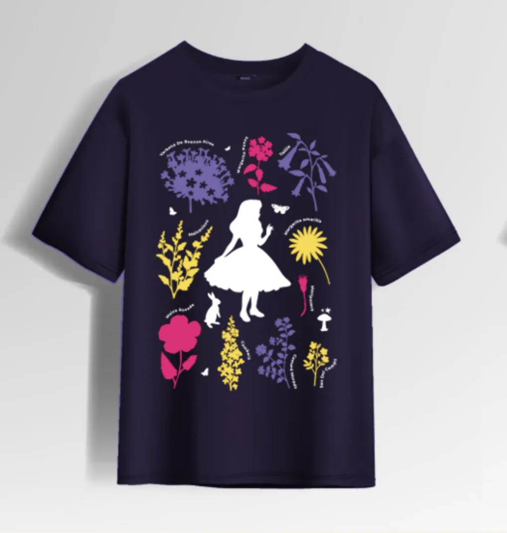 Remera con ilustración de Alicia